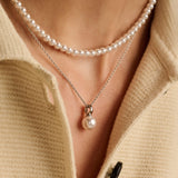 Necklace with pearl