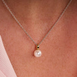 Necklace with pearl